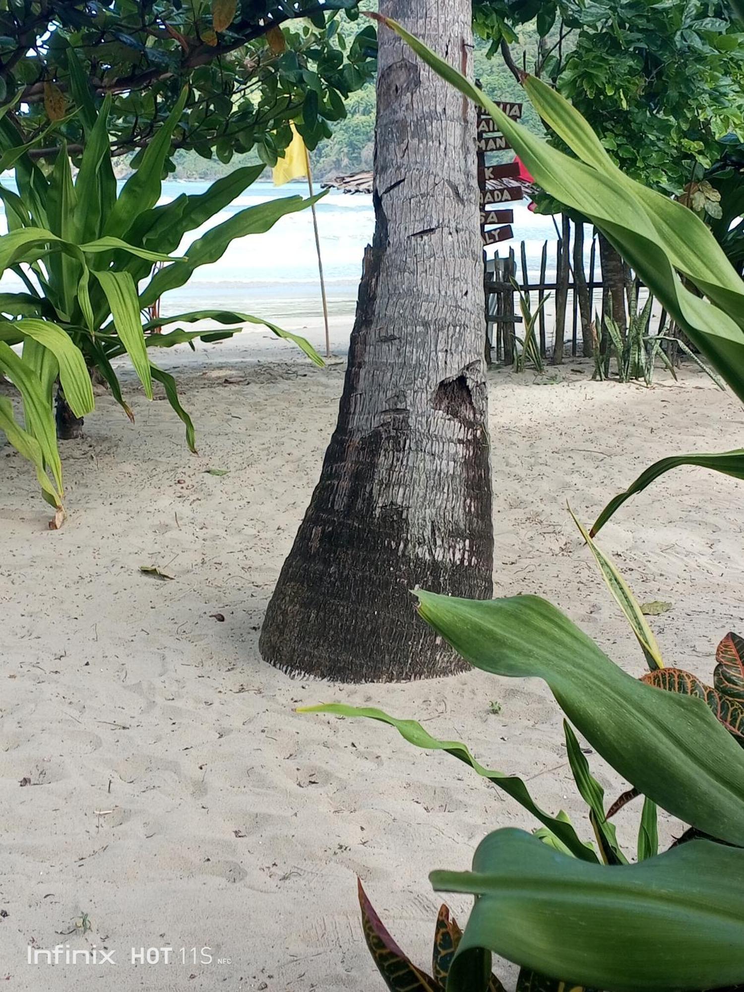 Akoya Beach Park And Cottages Locaroc Phòng bức ảnh